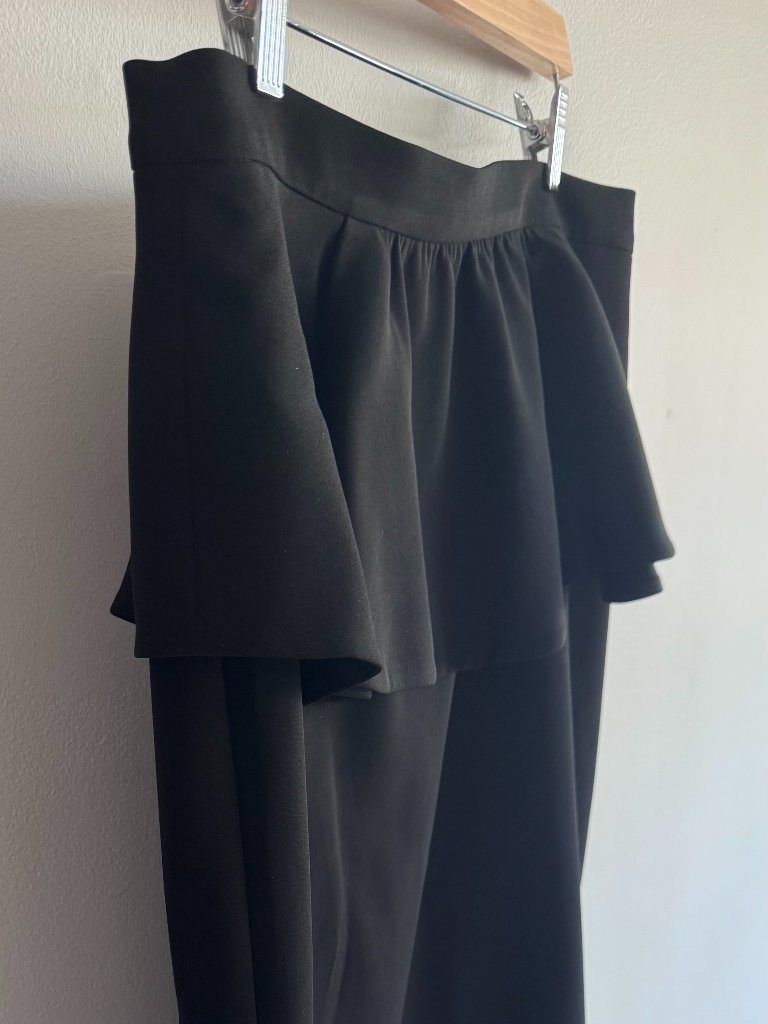 St. John Black Crepe Peplum Pencil Skirt Size 12 Nwot